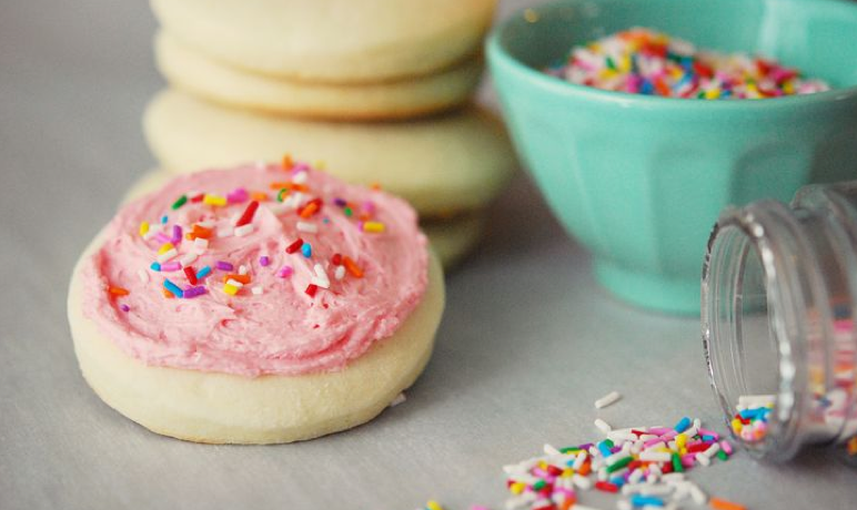 Soft Lofthouse Style Frosted Cookies | Chella's Common Cents